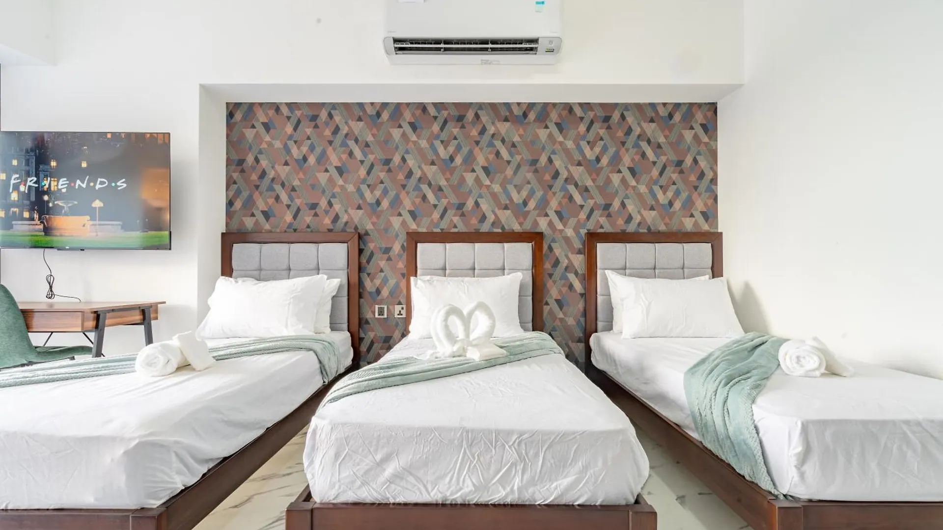 Aeon Towers Apartments I Next To Abreeza Ayala Malls I Prime Location L Fast Wifi L Free Pool I Managed By Bleuspace Davao
