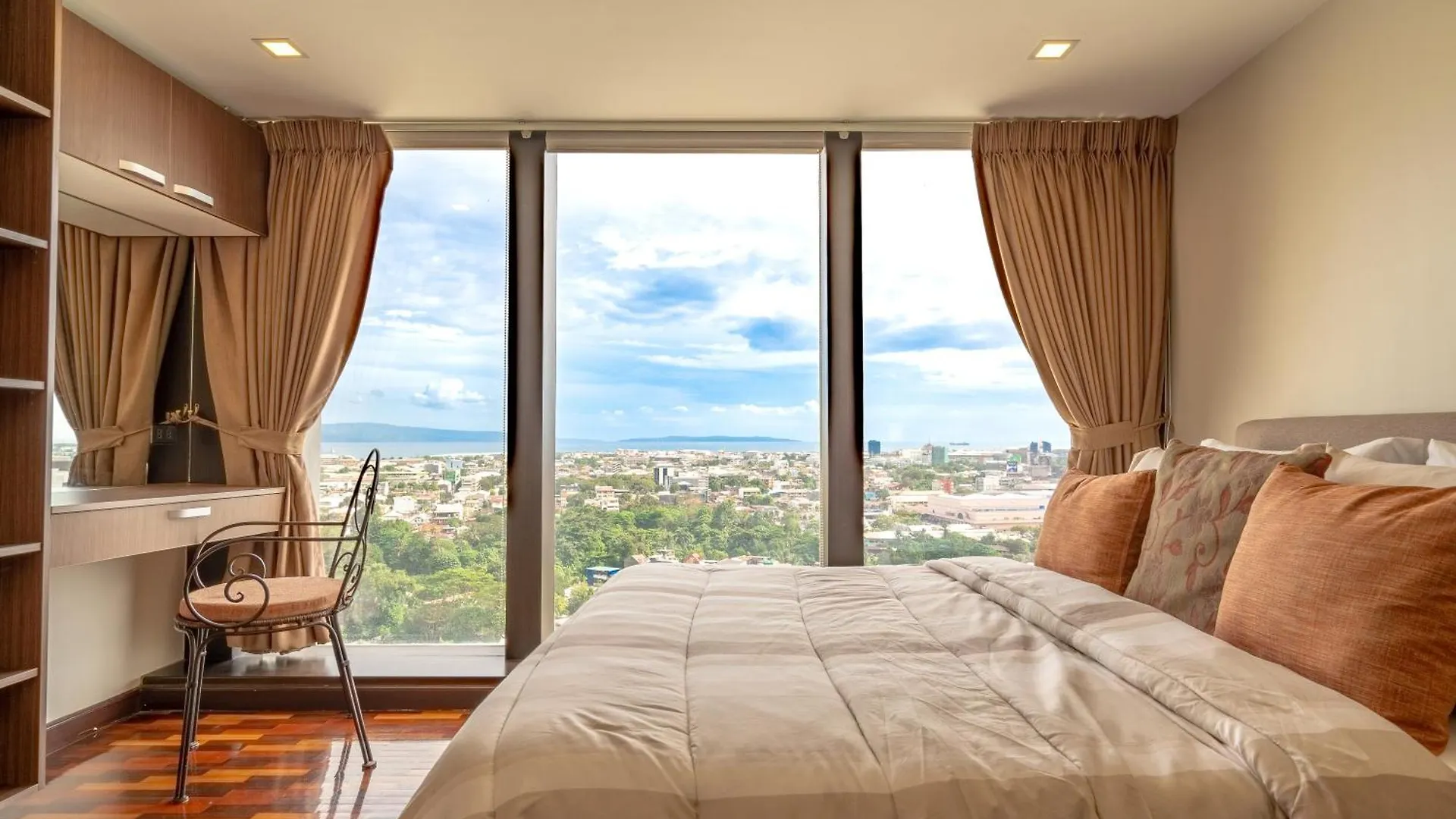Aeon Towers Apartments I Next To Abreeza Ayala Malls I Prime Location L Fast Wifi L Free Pool I Managed By Bleuspace Davao